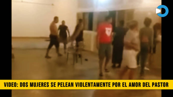 Video: Dos Mujeres se Pelean Violentamente por el amor del Pastor