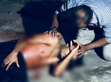 Asaltante baleado por policía pide oración de pastor antes de morir