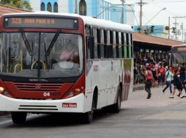 Asaltantes disparan a pastor que predicaba en un autobús