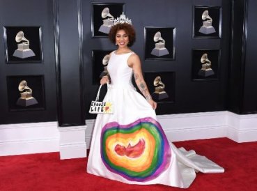 Cantante hace campaña contra aborto en premios Grammy