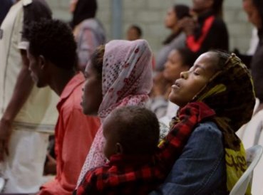 Cristianos son arrestados tras orar contra el reino de Satanás