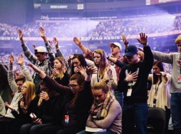 Estudiantes donan más de 100 mil dólares para distribuir biblias en Corea del Norte