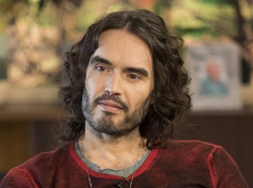 Russell Brand abandona drogas y dice “El Evangelio me ha traído paz”