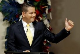 Candidato conservador va a segunda vuelta por no apoyar matrimonio gay