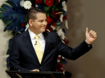 Candidato conservador va a segunda vuelta por no apoyar matrimonio gay