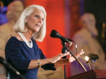 Hija de Billy Graham dice que muerte de su padre servirá para “sacudir a la Iglesia”