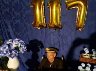 A los 117 años, el hombre más longevo de Brasil continúa yendo a la iglesia