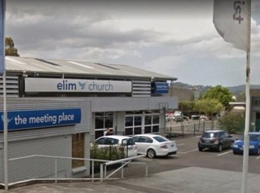 Censuran anuncio de culto de Pascua a iglesia y la obligan a excluir el nombre de Jesús