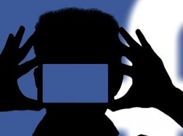 Facebook genera polémica al preguntar si un adulto puede pedir fotos sexuales a un niño