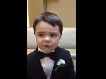 Niño de 4 años memoriza versículo bíblico para cada letra del alfabeto