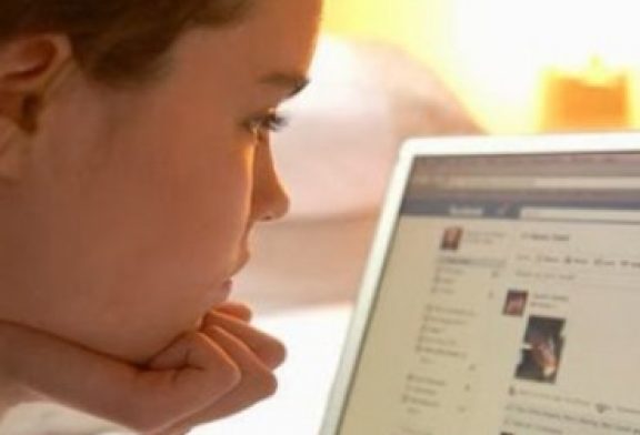 Pastor da 7 motivos porque niños no deberían acceder a redes sociales