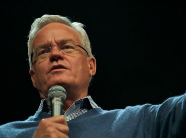 Pastor de Willow Creek Bill Hybels acusado de acoso sexual y mala conducta
