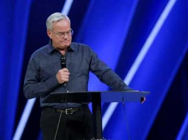 Bill Hybels, de Willow Creek, se retira tras acusaciones de “mala conducta”