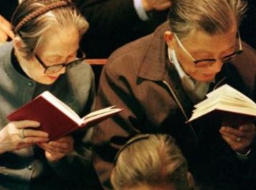 China prohíbe la venta de biblias en línea por no seguir “valores del socialismo”