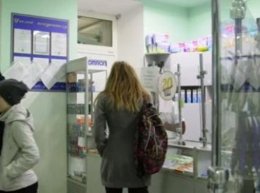 Mujer curada en farmacia tras ser evangelizada por judío mesiánico