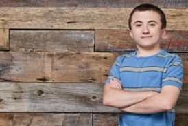Actor Atticus Shaffer cuenta cómo raro síndrome le acercó a Dios