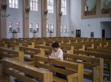 China promueve eliminación del cristianismo y fieles son forzados a negar a Jesús