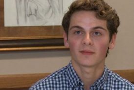 Estudiante obligado a retirar mención de Jesús en discurso de graduación