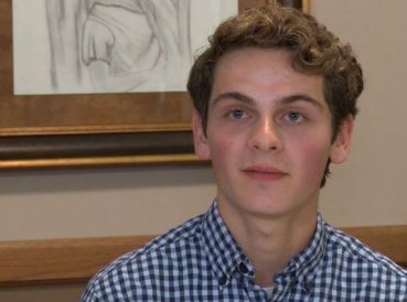 Estudiante obligado a retirar mención de Jesús en discurso de graduación