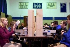 Estudiantes producen biblias en su escuela y envían más de 25 mil ejemplares