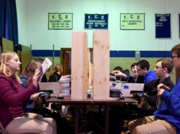 Estudiantes producen biblias en su escuela y envían más de 25 mil ejemplares