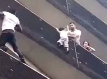 Héroe que escaló edificio para rescatar a un niño: “Dios me ayudó”