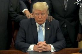 Trump es criticado por decir que “la fe es más poderosa que el gobierno”