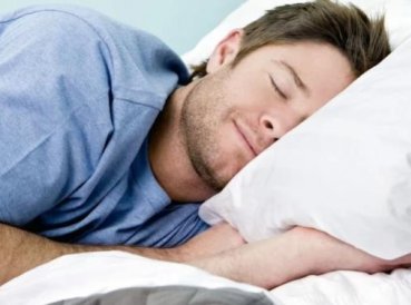 Encuesta: Las personas que oran con frecuencia duermen mejor