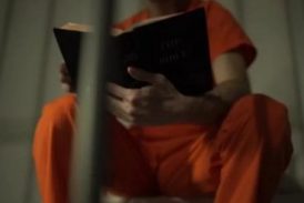 Nueva ley disminuirá pena a reos que leen la Biblia