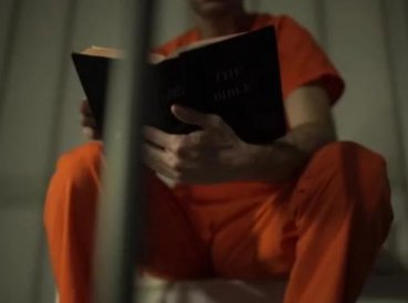 Nueva ley disminuirá pena a reos que leen la Biblia