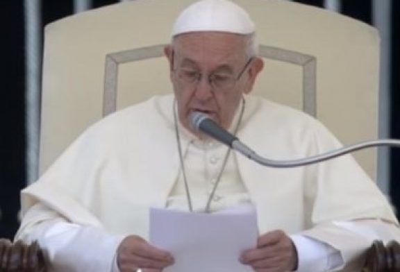 Papa Francisco: “Parejas homosexuales no pueden ser consideradas familias”