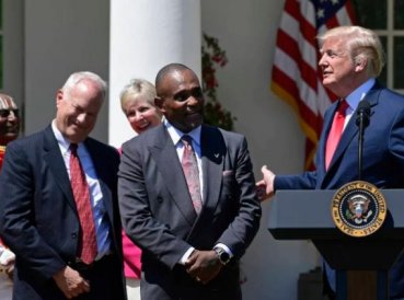 Trump cuenta testimonio de ex detenido un discurso: “La oración transforma vidas”