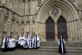 Gays miembros de Iglesia de Inglaterra alegan ser expulsados de sus congregaciones