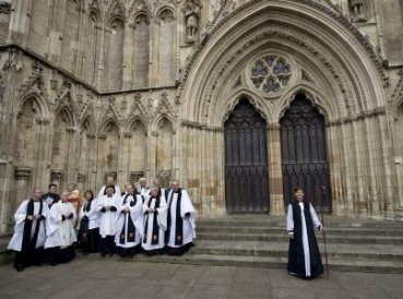 Gays miembros de Iglesia de Inglaterra alegan ser expulsados de sus congregaciones