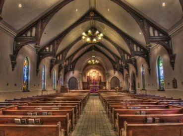 Iglesia Episcopal debate si debe adoptar género neutro para referirse a Dios