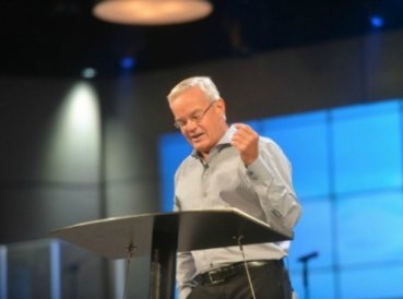 Iglesia Willow Creek admitite: Bill Hybels “entró en pecado”