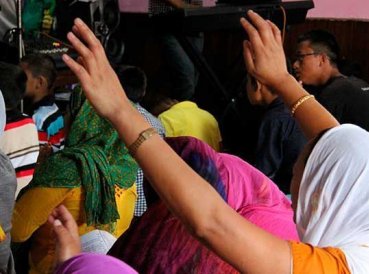 Ley que convierte conversión religiosa en crimen entrará en vigor en Nepal