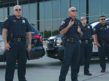 Policías pueden ser procesados por grabar clip de “Dios no está muerto”