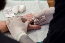 Teólogo alerta que microchip puede ser preparación para marca de la bestia