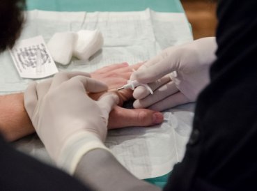 Teólogo alerta que microchip puede ser preparación para marca de la bestia