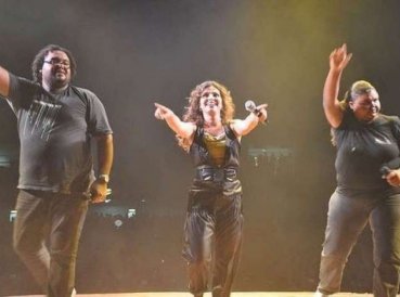 Aline Barros acusada de despedir a cantante por asumir ser gay