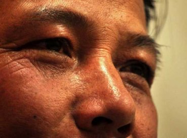 Budistas obligan a pastor a beber orina de vaca