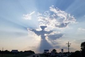 Conductor dice haber fotografiado “ángel” en medio de nubes