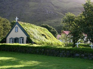 Islandia prohíbe que se enseñe religión a menores de 21 años