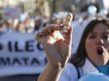 Médicos que no hagan abortos podrán ser arrestados en Argentina
