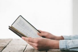 Nueva encuesta revela hábitos de lectura de la Biblia