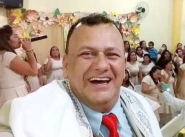Pastor muere en el púlpito mientras predicaba