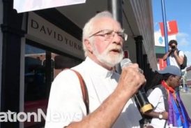 Sacerdote anglicano denunciado por decir a gays que la Biblia son solo ‘palabras tontas’