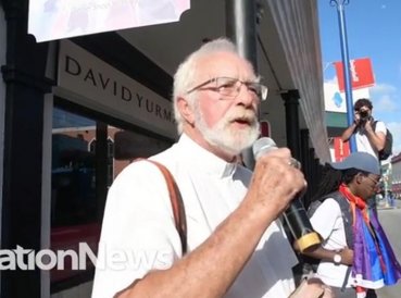 Sacerdote anglicano denunciado por decir a gays que la Biblia son solo ‘palabras tontas’