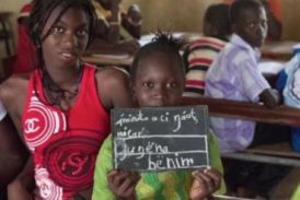 Tribu africana baila de alegría al recibir la Biblia traducida en su idioma